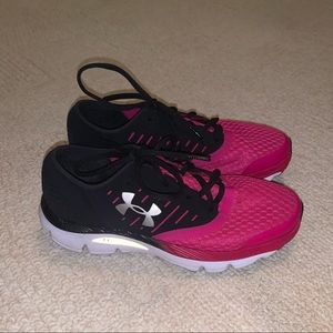 Size 8 under armour speedform shoes